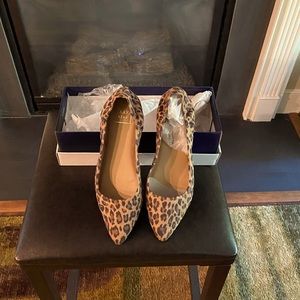 Comfortable and stylish cheetah print slip on!